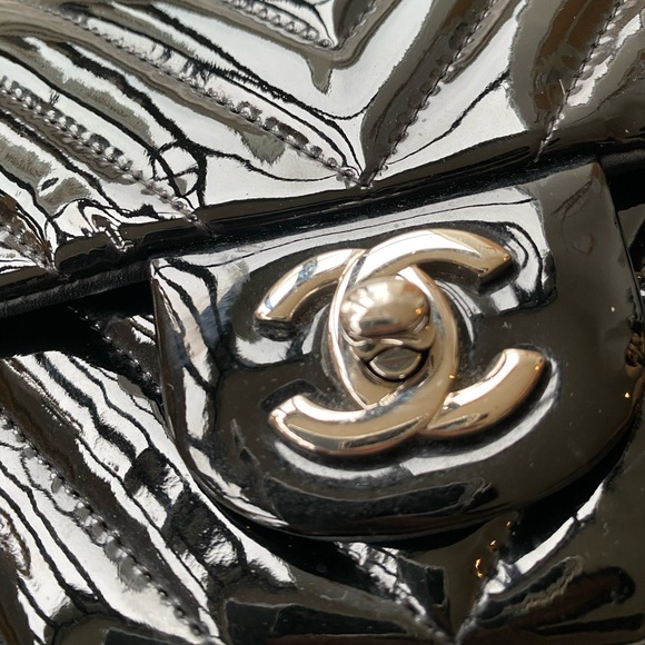 Authentic Quilted chanel mini Black patent leather - Picture 3 of 10